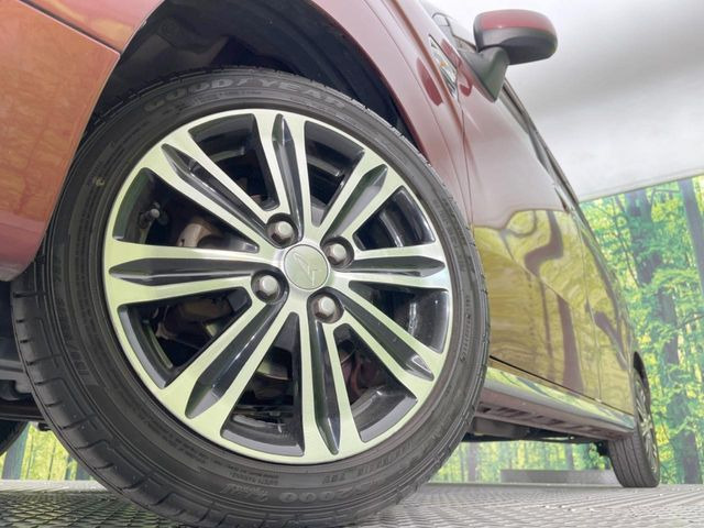 【純正アルミホイール】外観にマッチした純正アルミホイールを装着しております。各種社外アルミホイールや、スタッドレスタイヤも取扱いしております。是非ご相談ください♪