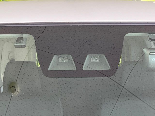 �y�X�}�[�g�A�V�X�g�z���s���ɑO���̎ԗ�����F�����A�Փ˂������Ȏ��͌x��ƃu���[�L�ŏՓˉ���Ɣ�Q�y�����A�V�X�g�B�����S�Ƀh���C�u�����y���݂��������܂��B