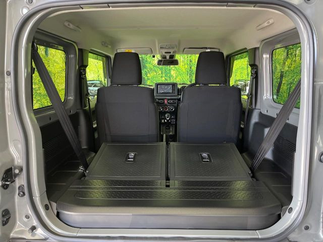 ���i�̂���������ʋ΁A���}���ɏ\���ȉ׎��X�y�[�X���m�ۂ��Ă���܂��B�Z�J���h�V�[�g��|���ƁA�傫�ȉו��̐ύڂ��\�ł���