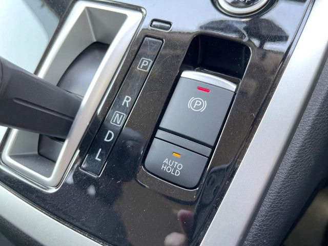 �y�I�[�g�u���[�L�z�[���h�z�M���҂���a�؂Œ�Ԏ��Ƀu���[�L���瑫�𗣂��Ă��A��~��Ԃ�ێ����Ă���܂��B�O�i����Ƃ��̓A�N�Z���𓥂߂Ύ����ŉ��������̂ň��S��X���^�]���y�ɂȂ�܂���