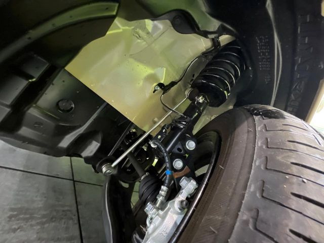 お車を安心してお乗りいただく為には、足回りの定期点検が欠かせません。サービスサポート(有償保証)では無料点検もご提供しており、安心のカーライフをお過ごしいただけるサポート体制が整っています。