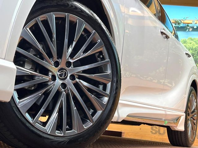 �y����21�C���`�A���~�z�C�[���z�O�ςɃ}�b�`���������A���~�z�C�[���𑕒����Ă���܂��B�e��ЊO�A���~�z�C�[����A�X�^�b�h���X�^�C�����戵�����Ă���܂��B���񂲑��k����������