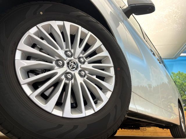 �y����17�C���`�A���~�z�C�[���z�O�ςɃ}�b�`���������A���~�z�C�[���𑕒����Ă���܂��B�e��ЊO�A���~�z�C�[����A�X�^�b�h���X�^�C�����戵�����Ă���܂��B���񂲑��k������