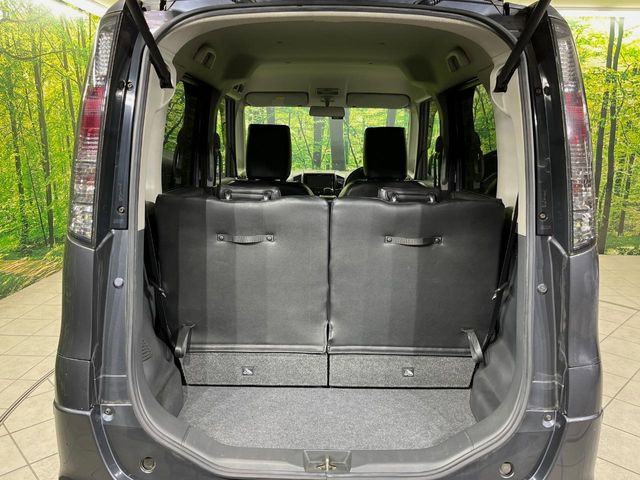 ���i�̂���������ʋ΁A���}���ɏ\���ȉ׎��X�y�[�X���m�ۂ��Ă���܂��B�Z�J���h�V�[�g��|���ƁA�傫�ȉו��̐ύڂ��\�ł���