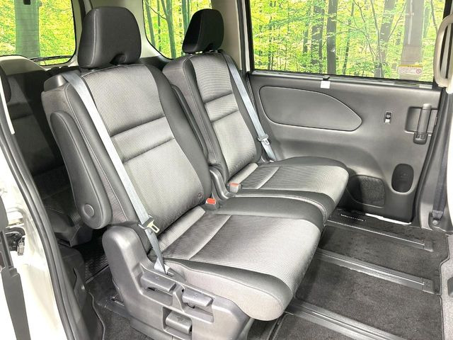 �Z�J���h�V�[�g�͒������������ƂȂ��Ă���A�X���C�h����ΒʘH�X�y�[�X���o��!�O��̈ړ����Ƃ��Ă��ȒP�ł���������A8����Ԏ������K�ȍ���S�n�̃V�[�g�ƂȂ��Ă��܂���