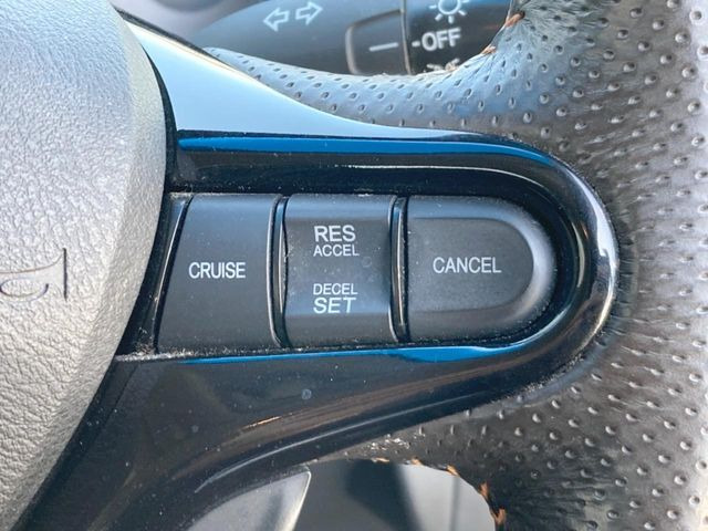 �y�N���[�Y�R���g���[���z�������H�����N���N���s�B�A�N�Z���𗣂��Ă���葬�x�ő��s���ł��A�������^�]���̕��S���y��!�����E�������ȒP�ȃX�C�b�`����Œ����ł��܂��B