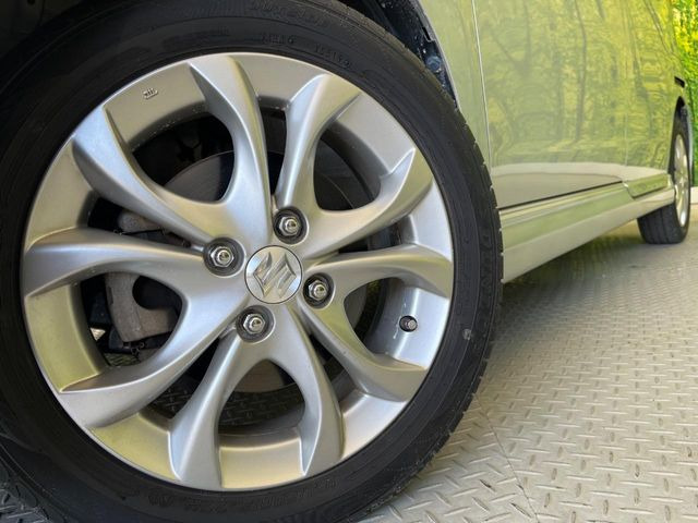 �y����15�C���`�A���~�z�C�[���z�O�ςɃ}�b�`���������A���~�z�C�[���𑕒����Ă���܂��B�e��ЊO�A���~�z�C�[����A�X�^�b�h���X�^�C�����戵�����Ă���܂��B���񂲑��k����������