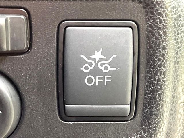 �y�G�}�[�W�F���V�[�u���[�L�z���s���ɑO���̎ԗ�����F�����A�Փ˂������Ȏ��͌x��ƃu���[�L�ŏՓˉ���Ɣ�Q�y�����A�V�X�g�B�����S�Ƀh���C�u�����y���݂��������܂��B