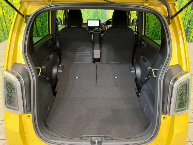 ���i�̂���������ʋ΁A���}���ɏ\���ȉ׎��X�y�[�X���m�ۂ��Ă���܂��B�Z�J���h�V�[�g��|���ƁA�傫�ȉו��̐ύڂ��\�ł���