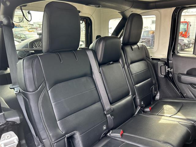 ラングラーアンリミテッド サハラ 4WD