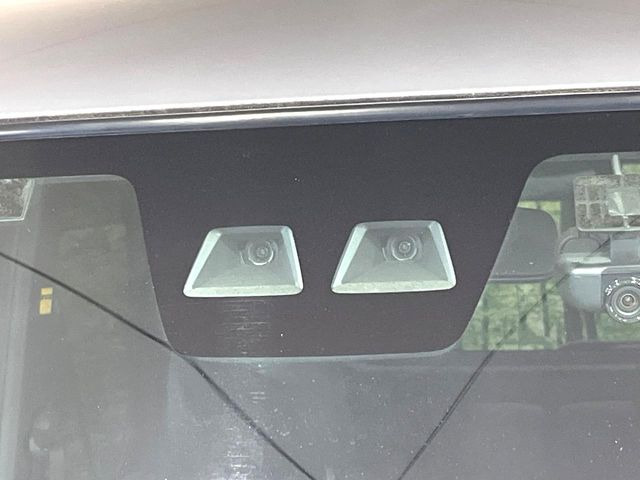 �y�X�}�[�g�A�V�X�g�z���s���ɑO���̎ԗ�����F�����A�Փ˂������Ȏ��͌x��ƃu���[�L�ŏՓˉ���Ɣ�Q�y�����A�V�X�g�B�����S�Ƀh���C�u�����y���݂��������܂��B