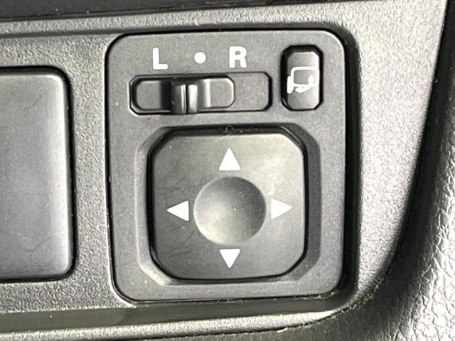 �y�d���i�[�~���[�z�T�C�h�~���[�͓d���i�[���ƂȂ��Ă���A�������ԏ�ł��L�Y�������X�N��}�����܂��B