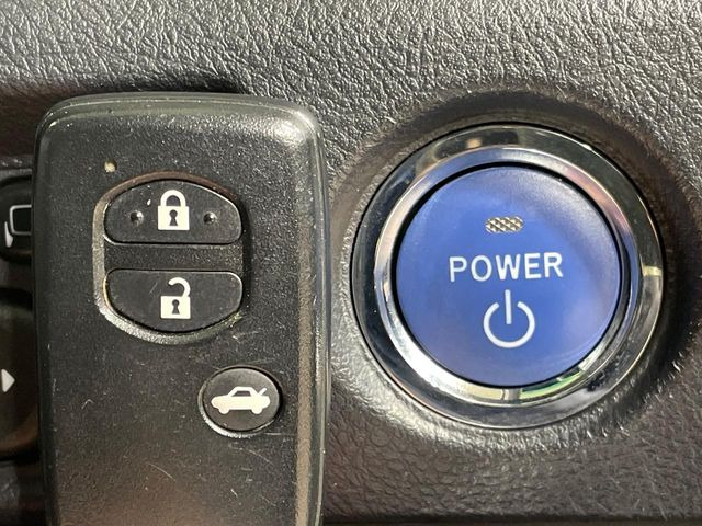 �y�X�}�[�g�L�[�z�J�o����|�P�b�g�ɓ��ꂽ�܂܂ł��h�A�̎{���E�������\�ȃX�}�[�g�L�[�𑕔��B�G���W���̃I���E�I�t�����J�M�����o���K�v����������Ƃ��Ă��֗��ł���