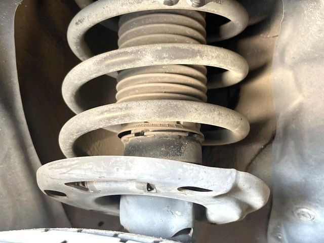 ��D�]�𒸂��Ă���܂��{�f�B�̒e�X�v���b�V���R�[�g���D�]��t���B�ʏ�̃K���X�R�[�g�ƈقȂ�A�ϋv�N��6�N�̖��@���K���X�R�[�e�B���O���A�{�f�B���L���C�ȏ�Ԃɕۂ��Ă���܂��B