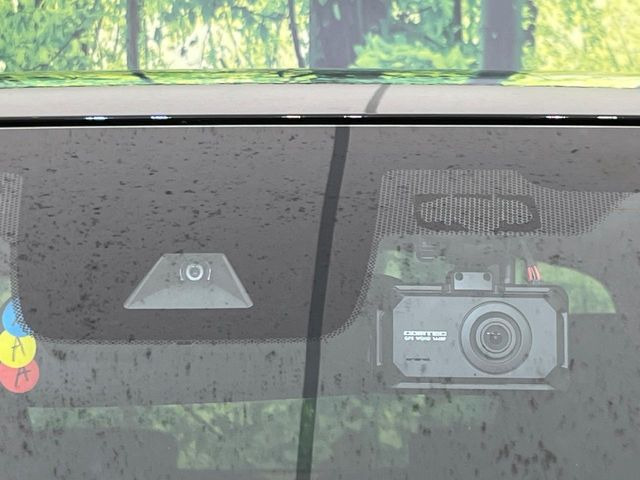 �y�z���_�Z���V���O�z���s���ɑO���̎ԗ�����F�����A�Փ˂������Ȏ��͌x��ƃu���[�L�ŏՓˉ���Ɣ�Q�y�����A�V�X�g�B�����S�Ƀh���C�u�����y���݂��������܂��B