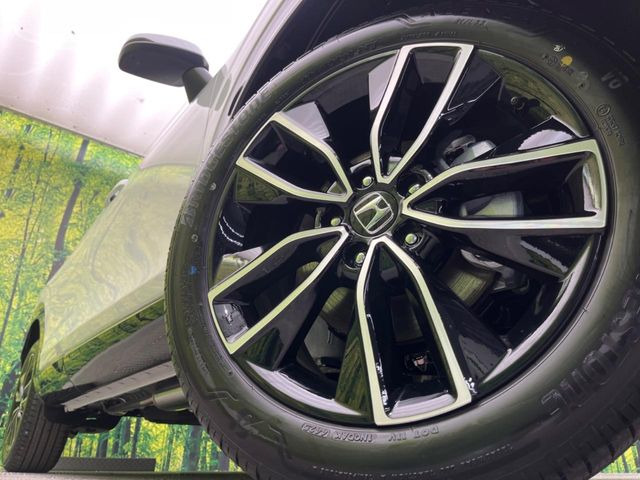 �y����18�C���`�A���~�z�C�[���z�O�ςɃ}�b�`���������A���~�z�C�[���𑕒����Ă���܂��B�e��ЊO�A���~�z�C�[����A�X�^�b�h���X�^�C�����戵�����Ă���܂��B���񂲑��k����������