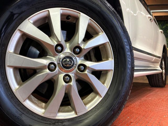 �y����18�C���`�A���~�z�C�[���z�O�ςɃ}�b�`���������A���~�z�C�[���𑕒����Ă���܂��B�e��ЊO�A���~�z�C�[����A�X�^�b�h���X�^�C�����戵�����Ă���܂��B���񂲑��k����������