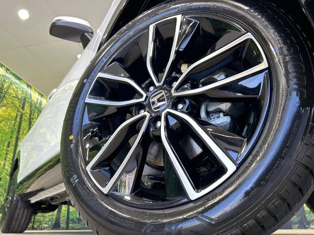 �y����18�C���`�A���~�z�C�[���z�O�ςɃ}�b�`���������A���~�z�C�[���𑕒����Ă���܂��B�e��ЊO�A���~�z�C�[����A�X�^�b�h���X�^�C�����戵�����Ă���܂��B���񂲑��k����������