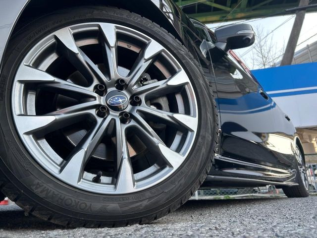 �y����17�C���`�A���~�z�C�[���z�O�ςɃ}�b�`���������A���~�z�C�[���𑕒����Ă���܂��B�e��ЊO�A���~�z�C�[����A�X�^�b�h���X�^�C�����戵�����Ă���܂��B���񂲑��k����������