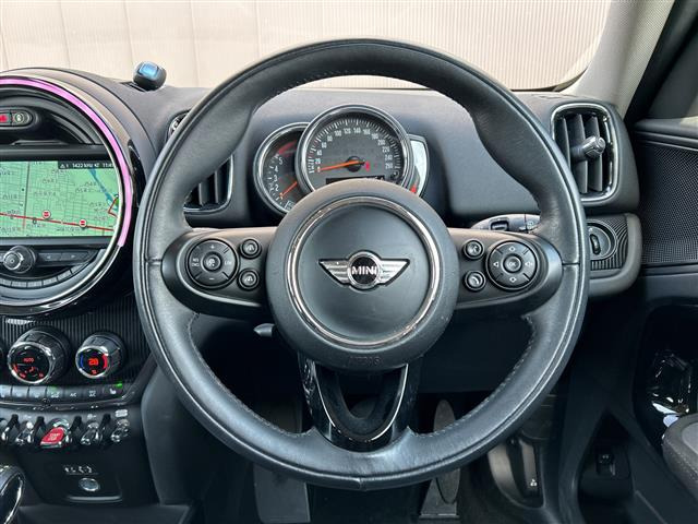 ミニクロスオーバークーパー SD オール4 4WD