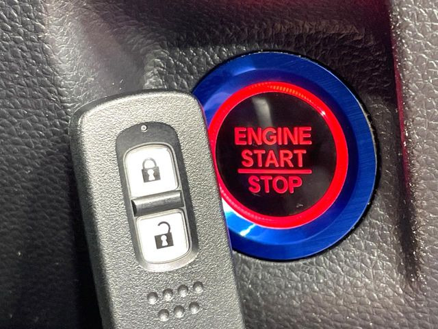 �yHonda�X�}�[�g�L�[�z�J�o����|�P�b�g�ɓ��ꂽ�܂܂ł��h�A�̎{���E�������\�ȃX�}�[�g�L�[�𑕔��B�G���W���̃I���E�I�t�����J�M�����o���K�v����������Ƃ��Ă��֗��ł���