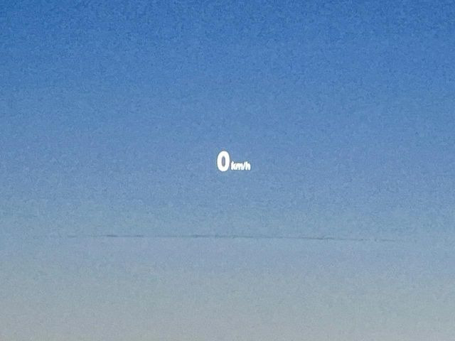 ���w�b�h�A�b�v�f�B�X�v���C:���݂̑��x�⑖�s�����f�W�^���\���ŉ^�]�ȑO���̃K���X�ɓ��e!�^�]���A���������炳���K�v�ȏ����m�F�ł���̂łƂ��Ă��֗��ň��S!