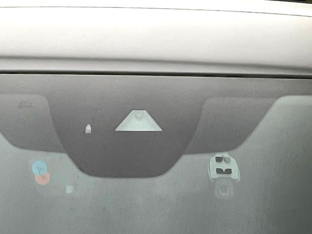 �yi-ACTIVESENSE�z���s���ɑO���̎ԗ�����F�����A�Փ˂������Ȏ��͌x��ƃu���[�L�ŏՓˉ���Ɣ�Q�y�����A�V�X�g�B�����S�Ƀh���C�u�����y���݂��������܂��B