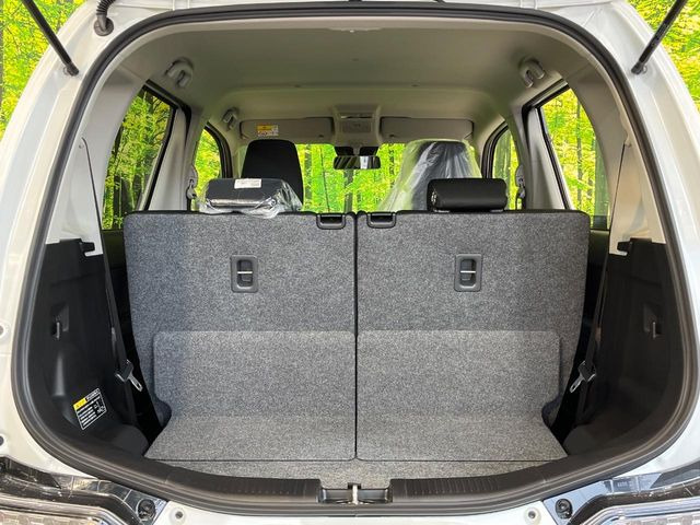 ���i�̂���������ʋ΁A���}���ɏ\���ȉ׎��X�y�[�X���m�ۂ��Ă���܂��B�Z�J���h�V�[�g��|���ƁA�傫�ȉו��̐ύڂ��\�ł���