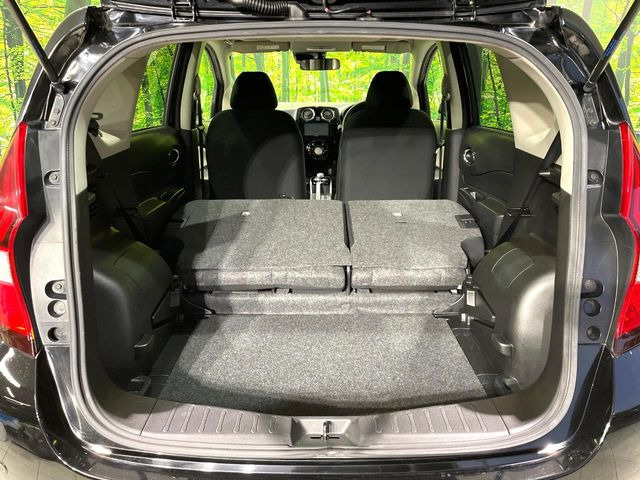 ���i�̂���������ʋ΁A���}���ɏ\���ȉ׎��X�y�[�X���m�ۂ��Ă���܂��B�Z�J���h�V�[�g��|���ƁA�傫�ȉו��̐ύڂ��\�ł���