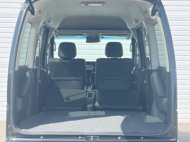 ���i�̂���������ʋ΁A���}���ɏ\���ȉ׎��X�y�[�X���m�ۂ��Ă���܂��B�Z�J���h�V�[�g��|���ƁA�傫�ȉו��̐ύڂ��\�ł���