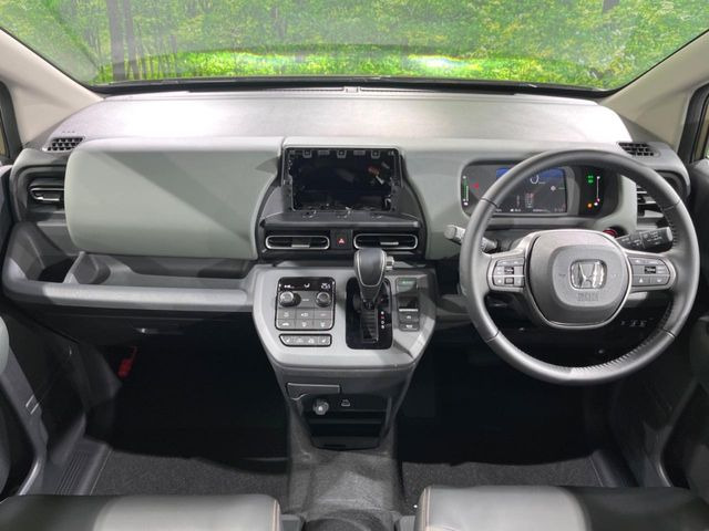 フリード1.5 e:HEV クロスター