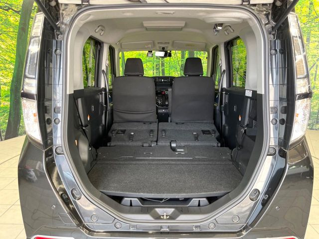 ���i�̂���������ʋ΁A���}���ɏ\���ȉ׎��X�y�[�X���m�ۂ��Ă���܂��B�Z�J���h�V�[�g��|���ƁA�傫�ȉו��̐ύڂ��\�ł���