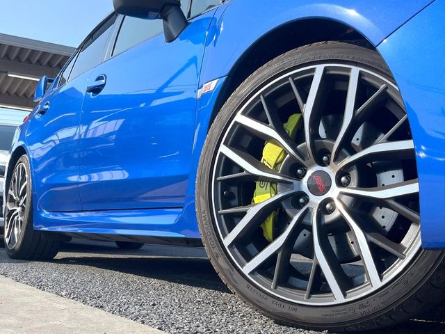 �y�����A���~�z�C�[���z�O�ςɃ}�b�`���������A���~�z�C�[���𑕒����Ă���܂��B�e��ЊO�A���~�z�C�[����A�X�^�b�h���X�^�C�����戵�����Ă���܂��B���񂲑��k����������