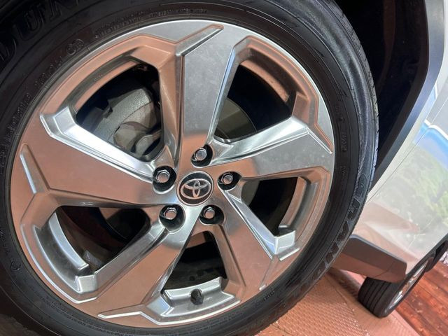 �y����18�C���`�A���~�z�C�[���z�O�ςɃ}�b�`���������A���~�z�C�[���𑕒����Ă���܂��B�e��ЊO�A���~�z�C�[����A�X�^�b�h���X�^�C�����戵�����Ă���܂��B���񂲑��k����������