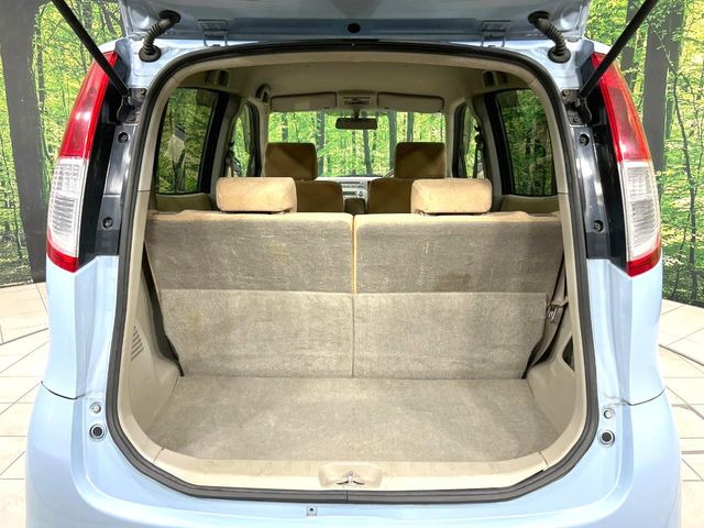 ���i�̂���������ʋ΁A���}���ɏ\���ȉ׎��X�y�[�X���m�ۂ��Ă���܂��B�Z�J���h�V�[�g��|���ƁA�傫�ȉו��̐ύڂ��\�ł���