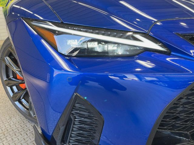 【三眼LEDヘッドライト】スタイリッシュな見た目の三眼LEDヘッドライトを装備♪スタイルだけでなく、夜間の走行も視界良好で安心してお乗りいただけます。