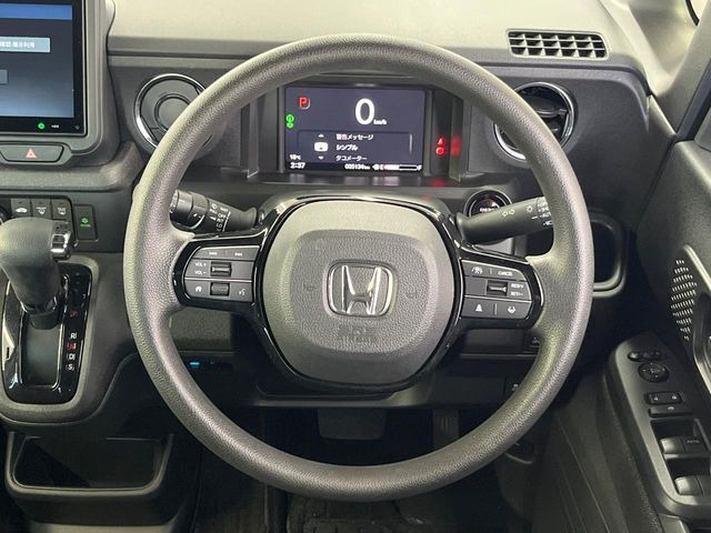 ステアリングも使用感が少なく、きれいな状態となっております♪