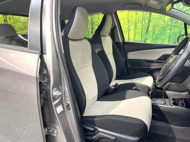 運転席シート廻りは使用感も少なく、良好な状態となっています。前オーナー様が丁寧に使っていたことがよくわかりますね。