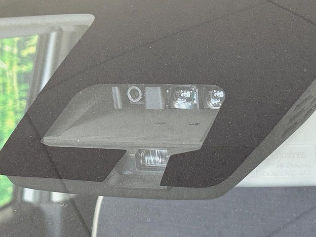 �y�X�}�[�g�u���[�L�T�|�[�g�z���s���ɑO���̎ԗ�����F�����A�Փ˂������Ȏ��͌x��ƃu���[�L�ŏՓˉ���Ɣ�Q�y�����A�V�X�g�B�����S�Ƀh���C�u�����y���݂��������܂��B