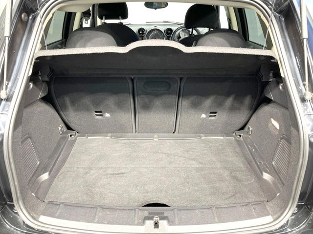 ●トランクルーム:趣味が広がる収容スペース!これだけの広さがあればお買い物やレジャーなどにも最適です!使用感も少なくきれいな状態を維持しております。