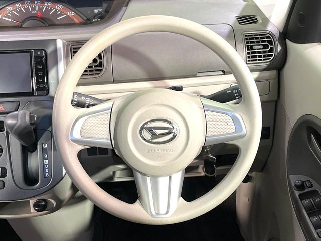 ステアリングも使用感が少なく、きれいな状態となっております♪