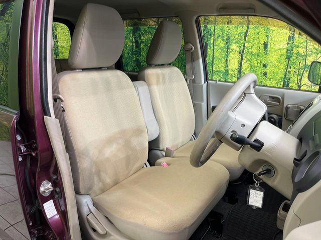 運転席シート廻りは使用感も少なく、良好な状態となっています。丁寧に使われていたことがよくわかりますね。