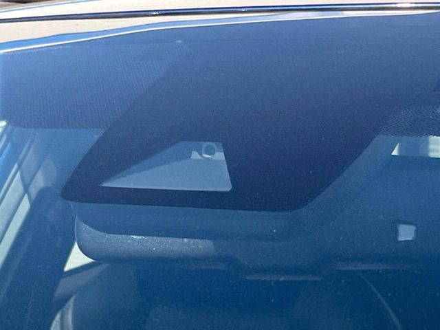 �y�g���^�Z�[�t�e�B�Z���X�z���s���ɑO���̎ԗ�����F�����A�Փ˂������Ȏ��͌x��ƃu���[�L�ŏՓˉ���Ɣ�Q�y�����A�V�X�g�B�����S�Ƀh���C�u�����y���݂��������܂��B