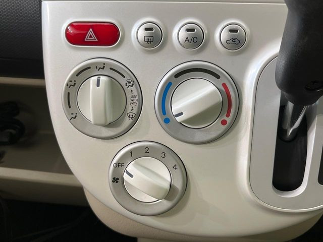 寒い冬も暑い夏も全席に快適な空調を届けてくれる、ダイヤル式エアコンを装備♪