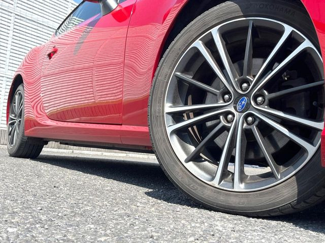 �y�����A���~�z�C�[���z�O�ςɃ}�b�`���������A���~�z�C�[���𑕒����Ă���܂��B�e��ЊO�A���~�z�C�[����A�X�^�b�h���X�^�C�����戵�����Ă���܂��B���񂲑��k����������