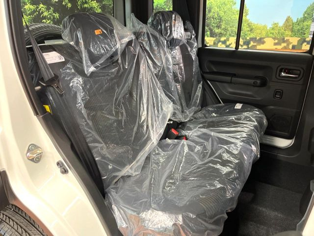 ���i���ȃI���W�i���t���A�}�b�g���I�v�V�����ɂĂ��p�ӂ��Ă���܂��B���D���ȃf�U�C����J���[�����Ԃɍ��킹�đI��ł����������Ƃ��ł��܂���