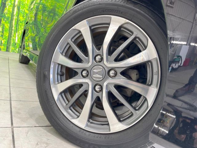 �y����14�C���`�A���~�z�C�[���z�O�ςɃ}�b�`���������A���~�z�C�[���𑕒����Ă���܂��B�e��ЊO�A���~�z�C�[����A�X�^�b�h���X�^�C�����戵�����Ă���܂��B���񂲑��k����������