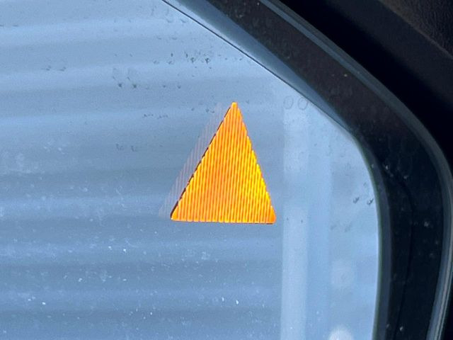 �y�u���C���h�X�|�b�g���j�^�����O�z���s���A�h�A�~���[�̎��p�ɂȂ�₷���ӏ��Ɍ㑱�Ԃ��ڋ߂���ƃT�C�h�~���[�t�߂Ɍx����\���A�h���C�o�[�ɒ��ӊ��N�����Ă���܂��B