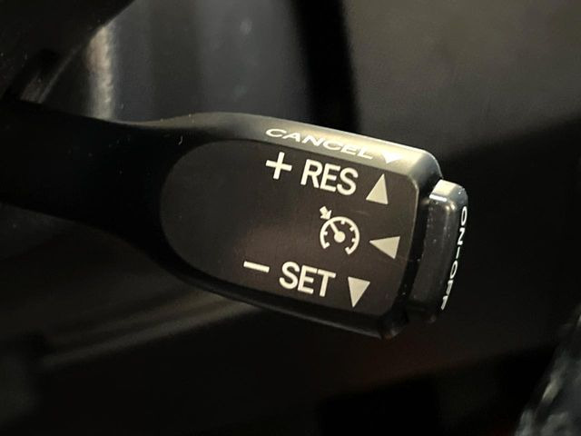 �y�N���[�Y�R���g���[���z�������H�����N���N���s�B�A�N�Z���𗣂��Ă���葬�x�ő��s���ł��A�������^�]���̕��S���y��!�����E�������ȒP�ȃX�C�b�`����Œ����ł��܂��B