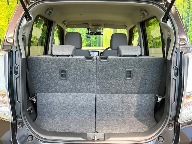 ���i�̂���������ʋ΁A���}���ɏ\���ȉ׎��X�y�[�X���m�ۂ��Ă���܂��B�Z�J���h�V�[�g��|���ƁA�傫�ȉו��̐ύڂ��\�ł���